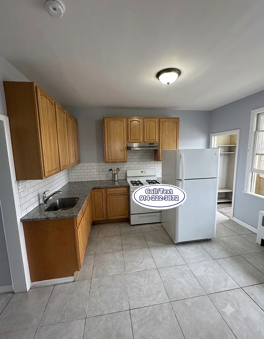 4 bed, $3,000 — Photo 1