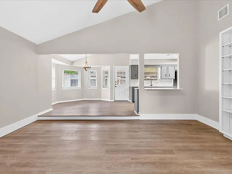 11613 Cripple Creek Dr — Photo 5