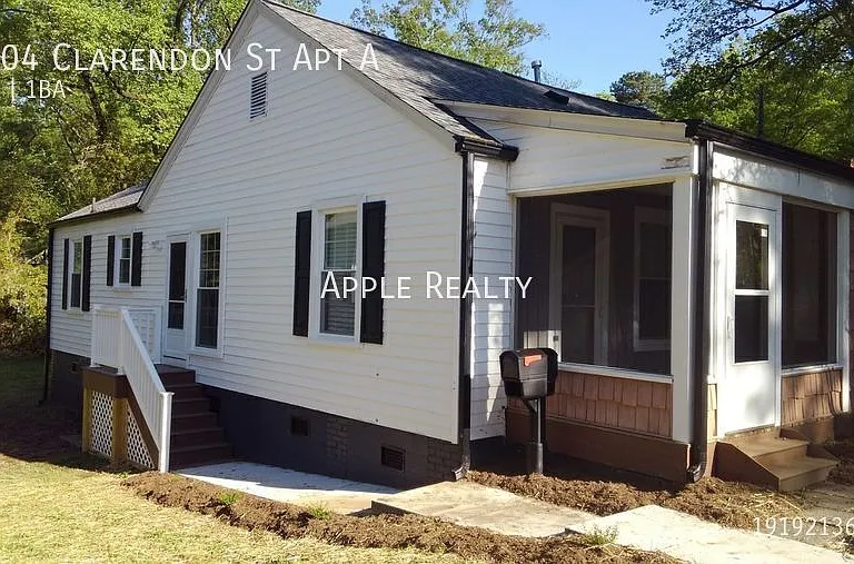 1004 Clarendon St #A — Photo 13