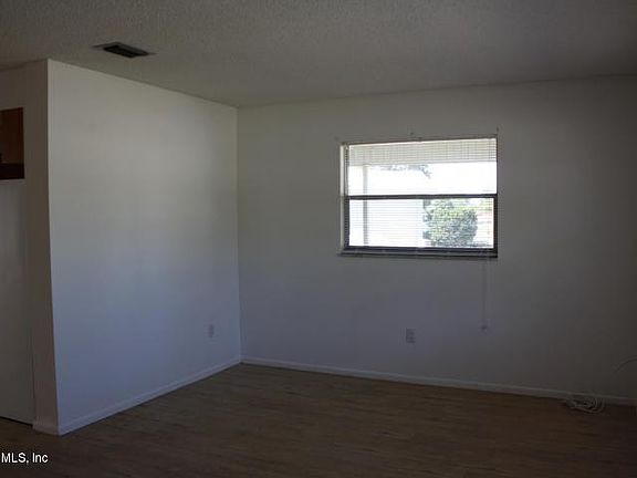 2nd image of 2040 W Howard Pl