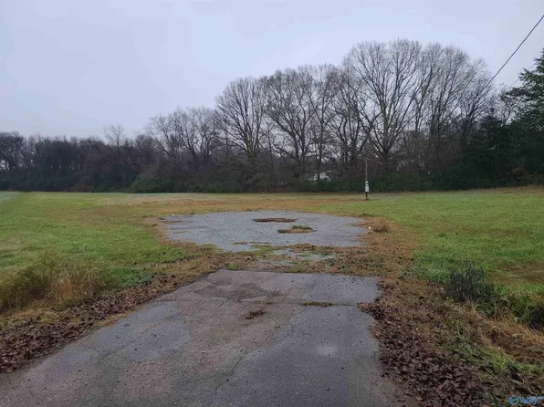 27287 Oak Crest Dr, Athens, AL 35613