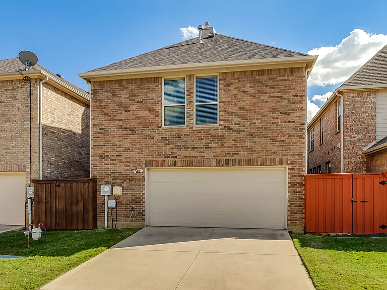 231 Carrington Ln — Photo 36