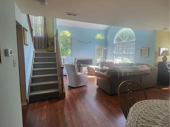 5007 Stonehedge Rd, Edison, NJ 08820