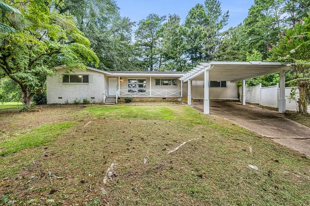 3 bed, 2027 sqft, $1,745 — Photo 1