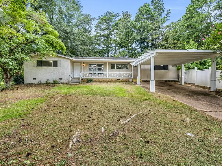 1613 Johanna Fairway — Photo 1
