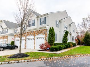 14 Hathaway Ct, Marlton, NJ 08053