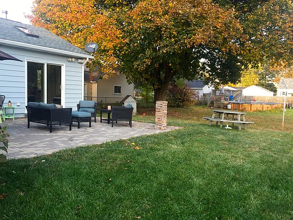 Extra large backyard & pool