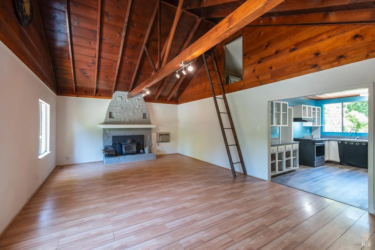 10671 Forest Hills Road - Photo 4