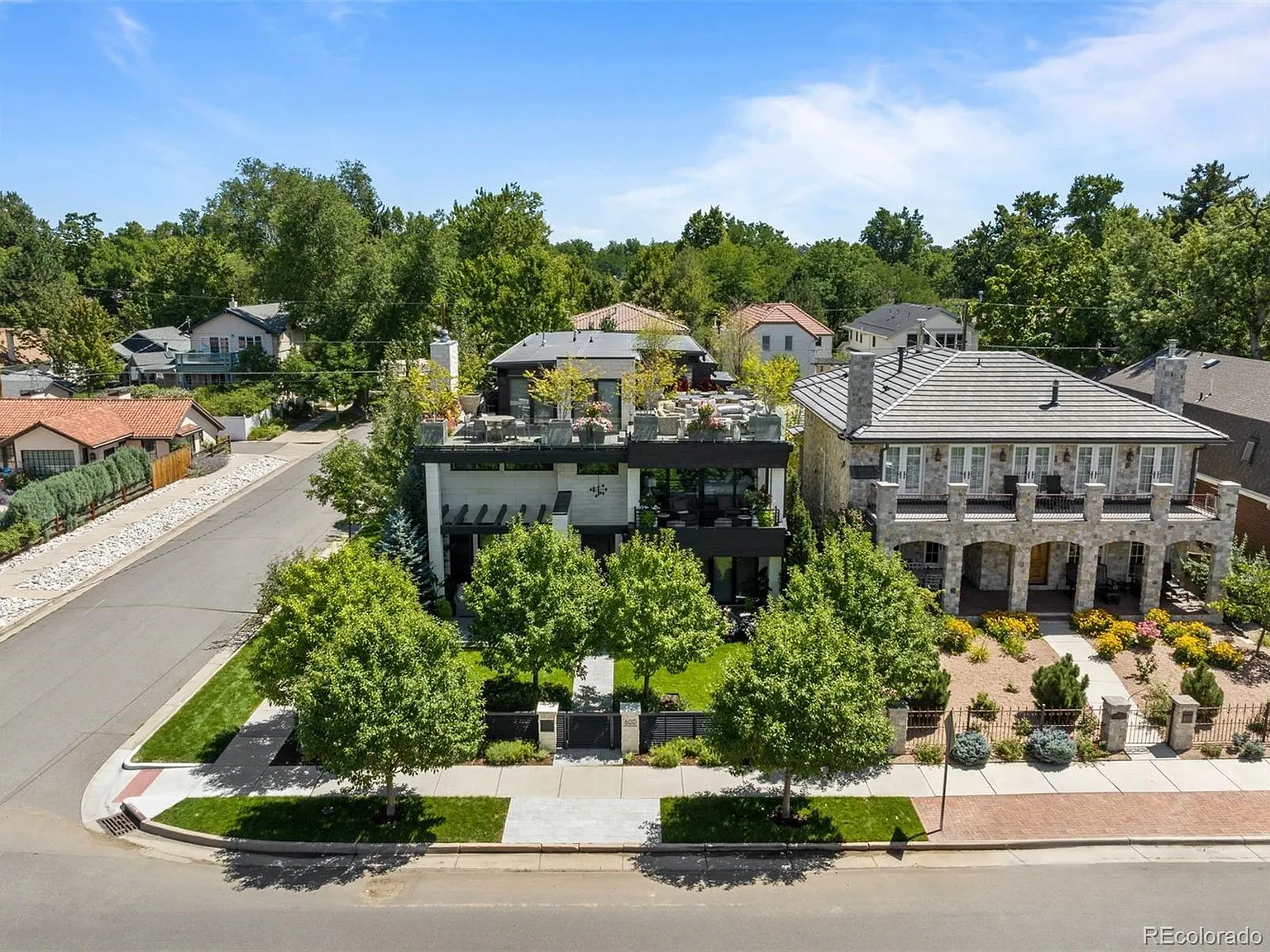 4 bed, 6.0 bath, 4980 sqft, $20,000 — Photo 4