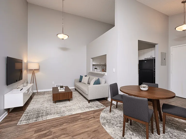 CenterPointe Apartments & Townhomes — Photo 21