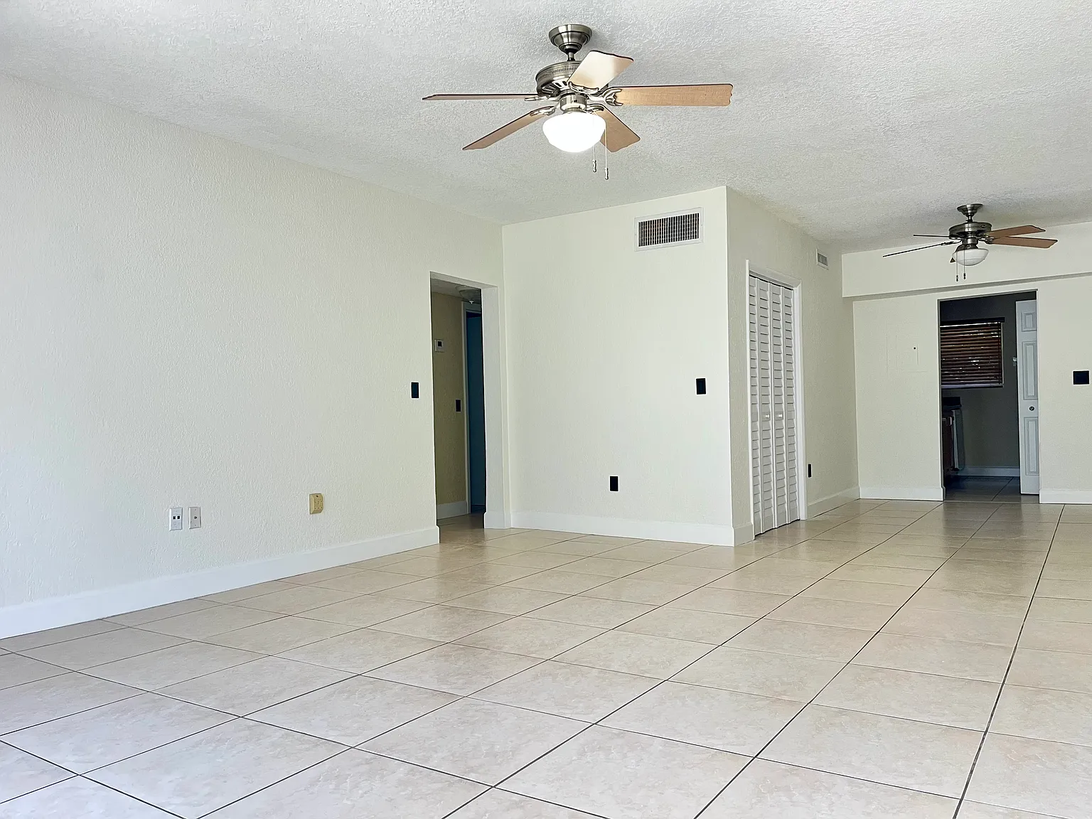 2 bed, 1052 sqft, $2,875 — Photo 3
