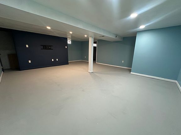 5th image of 137 Eastview Dr NW