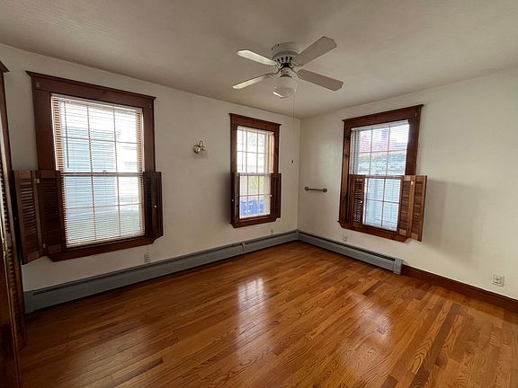3rd image of 16 Burridge Pl #1