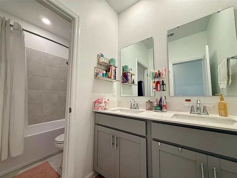 2970 Armstrong Ave — Photo 56