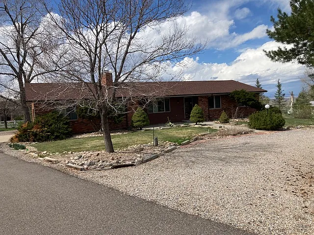 3 bed, 2110 sqft, $3,300 — Photo 1