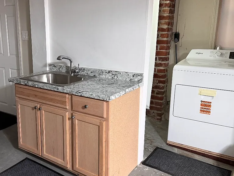 126 Margaret Ave — Photo 38