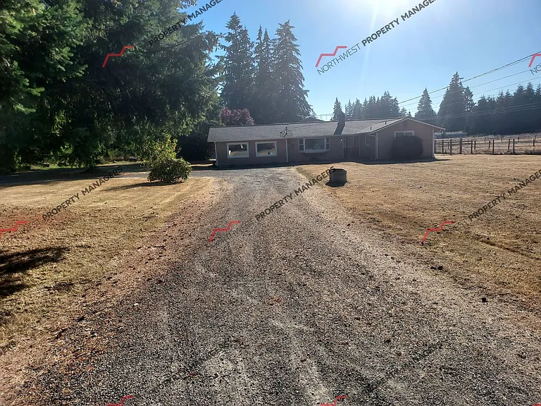 7149 Meridian Rd SE — Photo 1