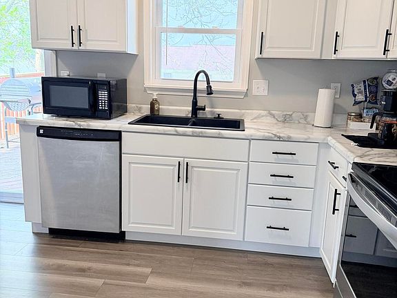 4th image of 2617 Cardinal St