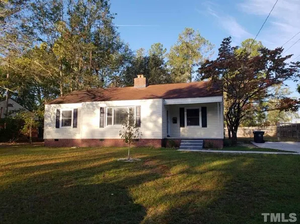 117 N Wright St, Raeford, NC 28376