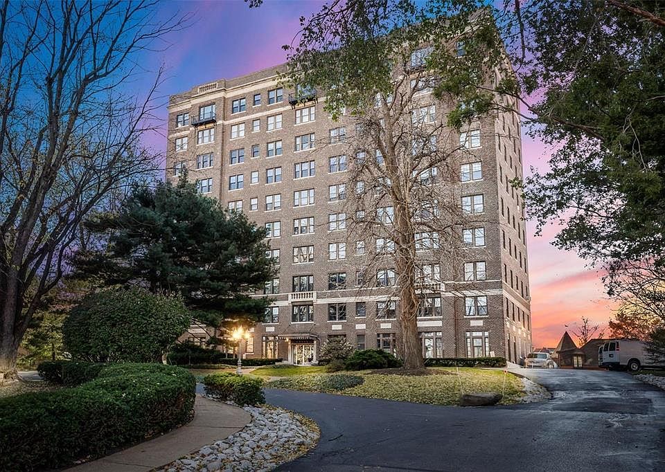 1st image of 3438 Russell Blvd APT 301