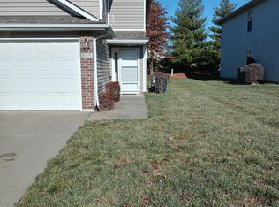 821 SW Peach Tree Ln, Blue Springs, MO 64064