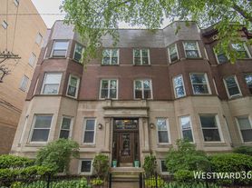 1017 W Dakin St, Chicago, IL
