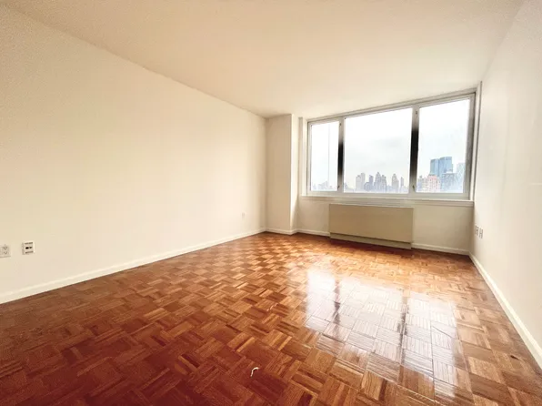 350 West 43rd Street image 5 of 6