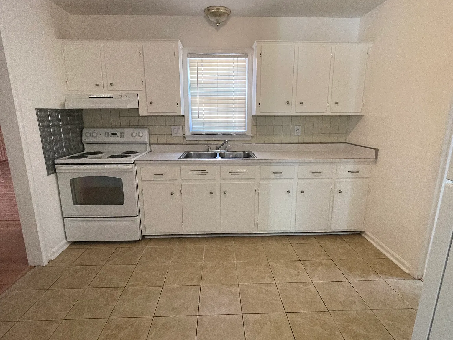 3 bed, 1590 sqft, $1,700 — Photo 4