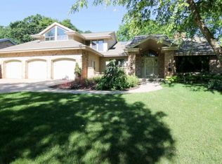 922 Pebble Beach Dr, Madison, WI 53717