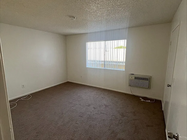 633 Broad Ave. — Photo 33