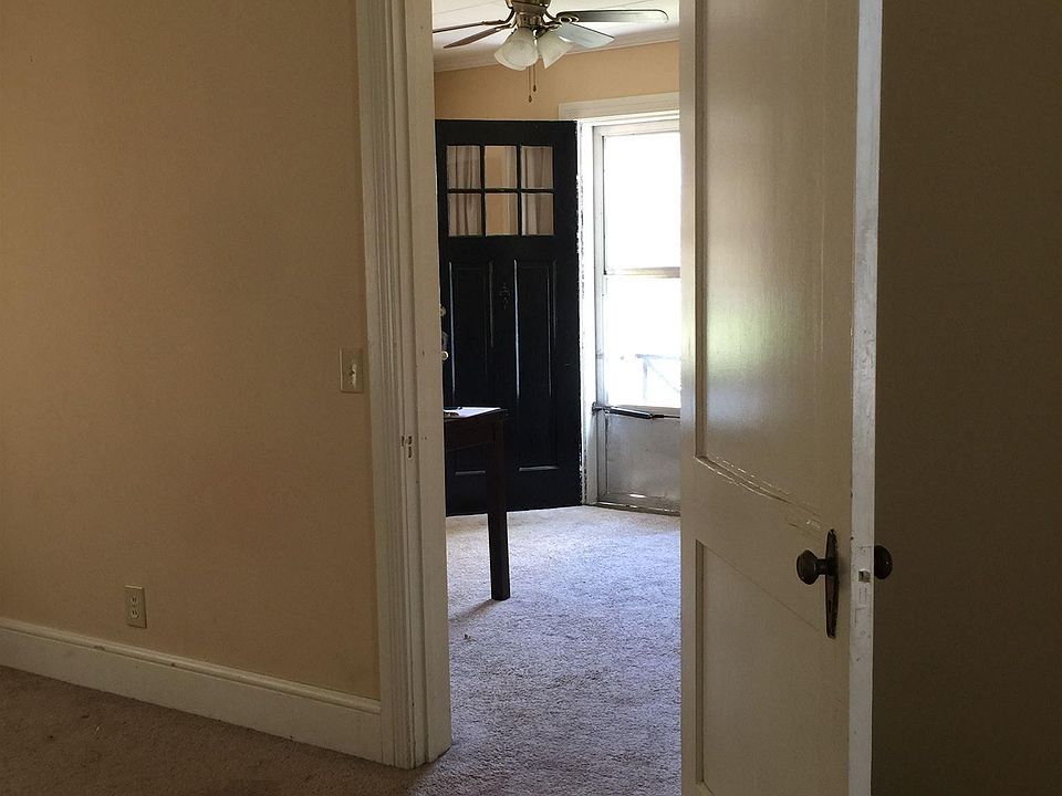 1st image of 823 1/2 Glenn St