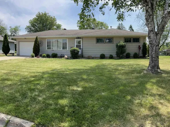 320 Howard St, Sumner, IA 50674