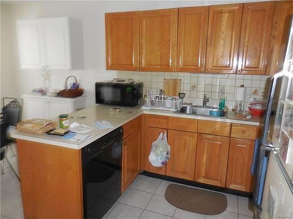 3rd image of 402 Woodsbrook Dr