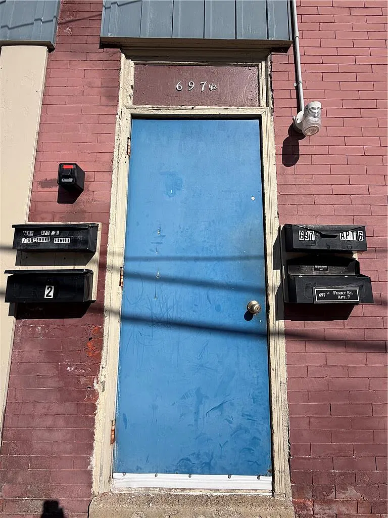697 Ferry St — Photo 1