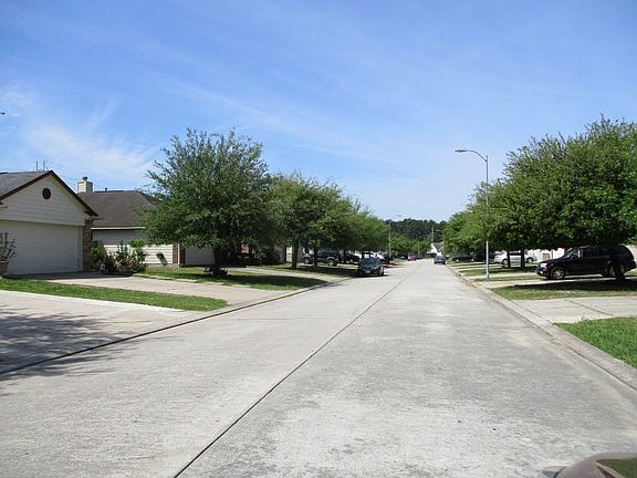 4th image of 902 Lancaster Lake Dr