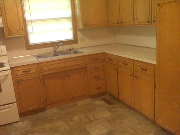 3rd image of 481 Dogwood Dr