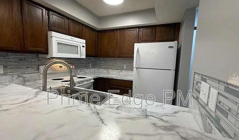 6235 Holdrege St #D-5 — Photo 7