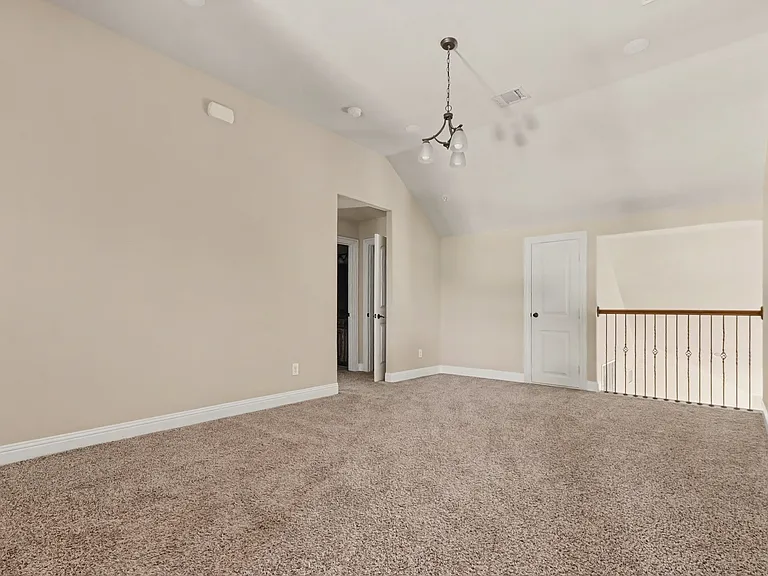 604 Darby Ln — Photo 31