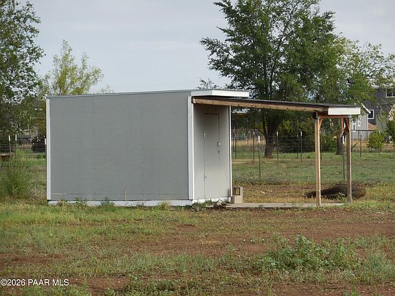 4th image of 1050 W Missouri Ln