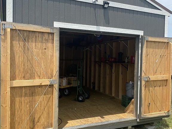 4th image of 1313 Martinique Ln