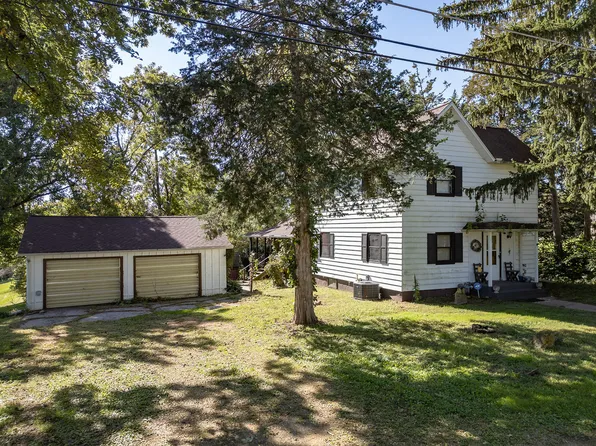 1355 23rd Pl, Clinton, IA 52732