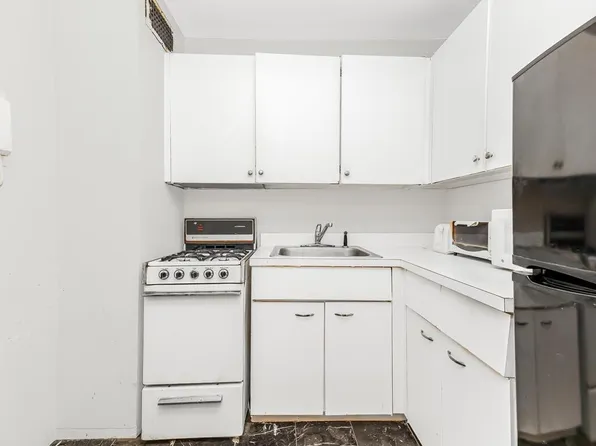 5800 Arlington Avenue image 17 of 20