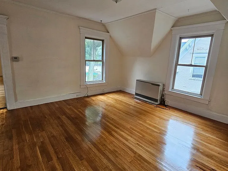 605 Hall St — Photo 12