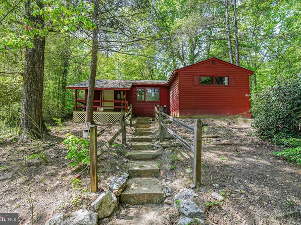 8304 Cobb Rd, Manassas, VA 20112