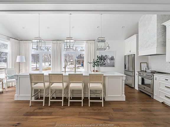 5th image of 256 Pentilly Rd