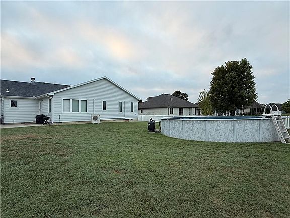 4th image of 112 Johns Ct