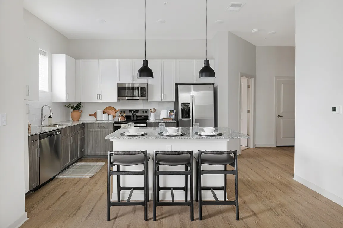 Explore this stylish kitchen, combining elegance and practicality for a modern cooking experience.