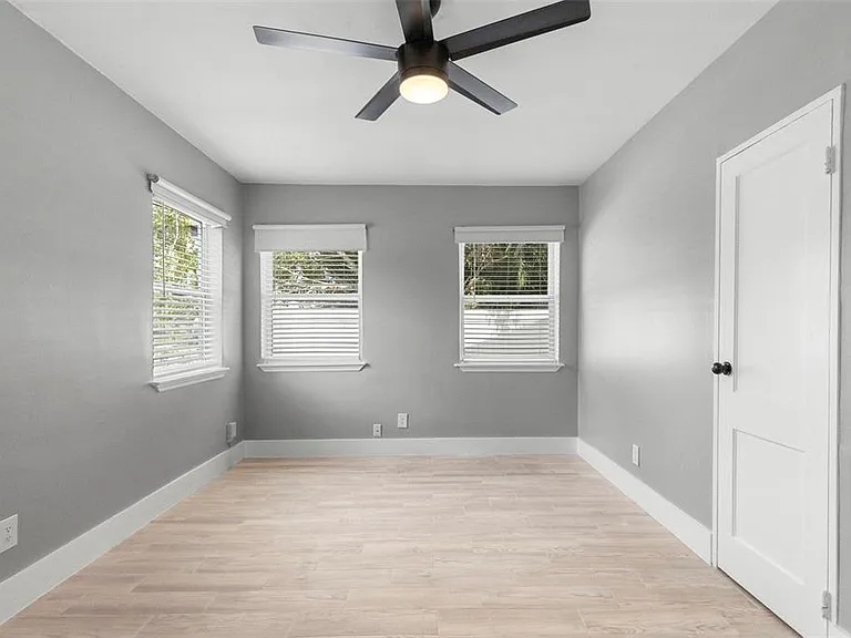 1906 W Gray St — Photo 18