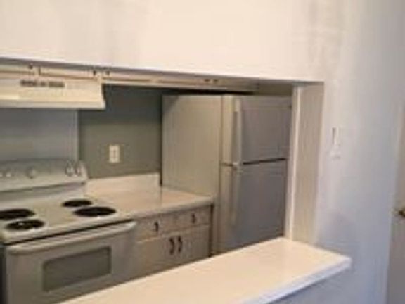 4th image of 3125 Napoleon Ct #2610
