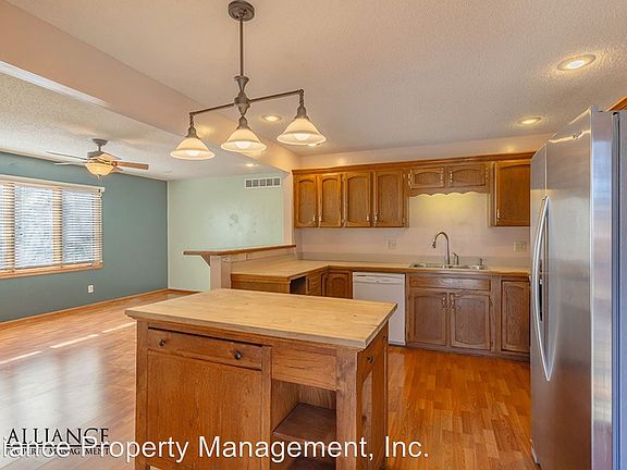 4th image of 3321 Trevelyan Ave
